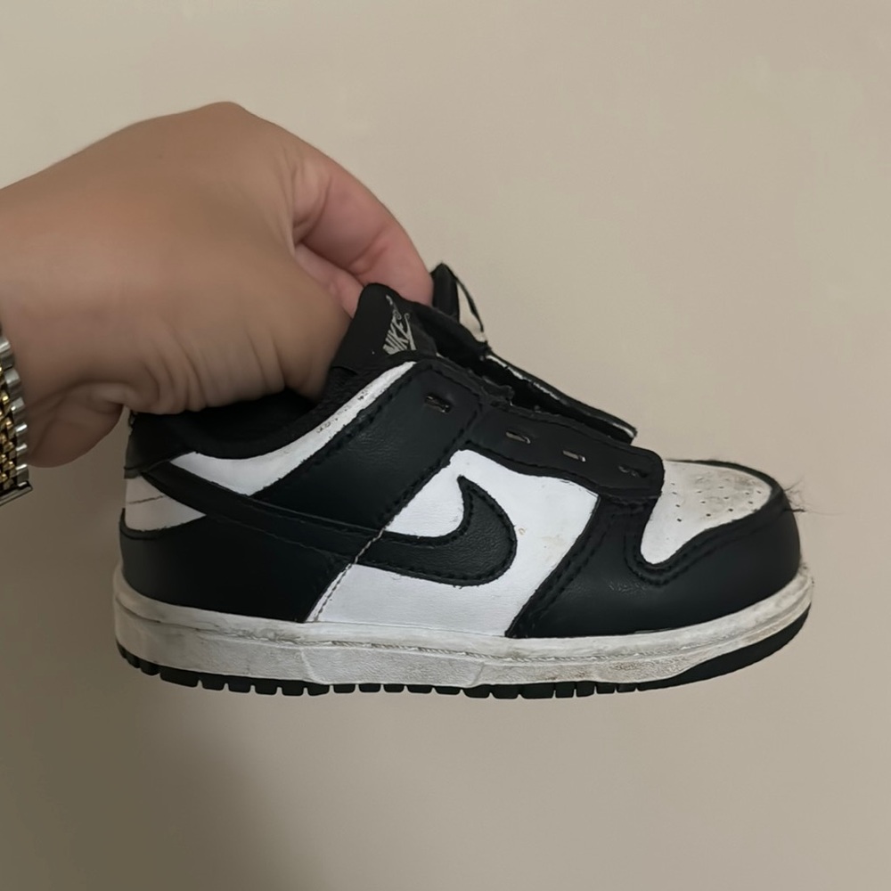 Nike Black and White Sneakers Classic Low-Top Design